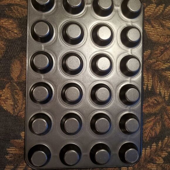 Pampered Chef Mini Muffin Pan #1 - Picture 2 of 5